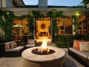 Formula for a Stylish Outdoor Room